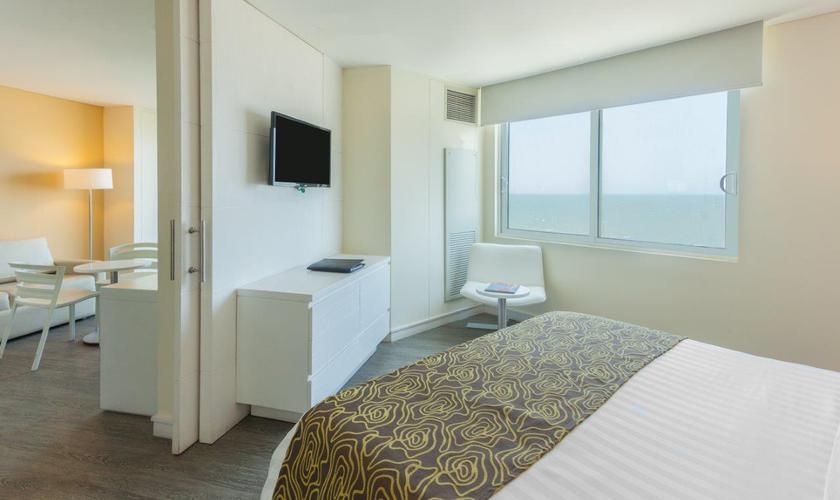 Junior suite com cama king vista al mar  GHL Relax Corales de Indias Cartagena das Indias