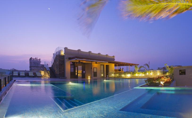 Piscina em bastión luxury hotel Bastión Luxury Hotel Cartagena das Indias