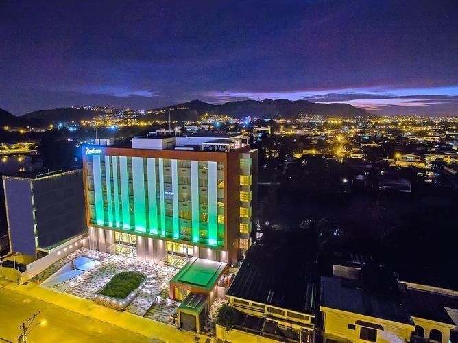 Fachada Hotel Radisson Guayaquil Guaiaquil