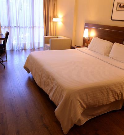 Quarto superior king Howard Johnson Hotel & Suites Córdoba